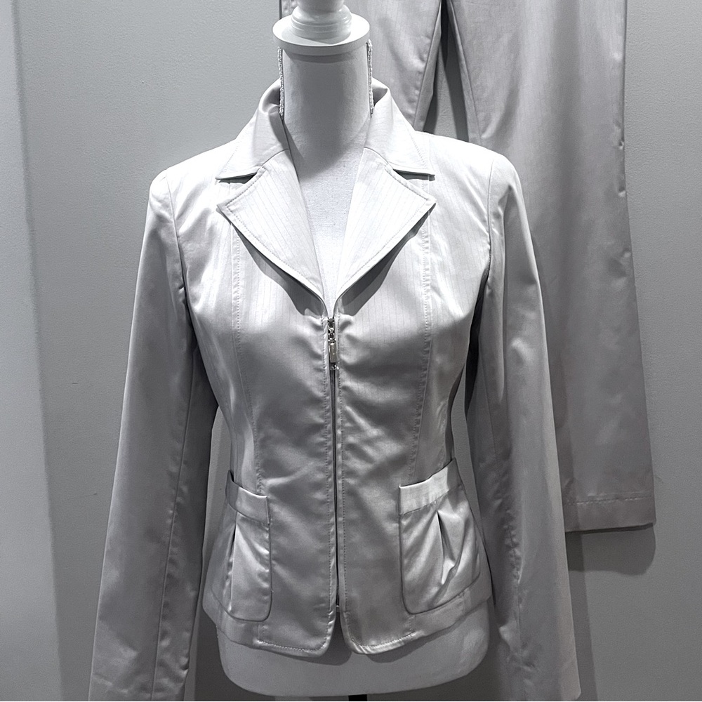 Doncaster Designer White Pant Suit Sharp, Tailored & Timeless Size 2 - Picture 2 of 11